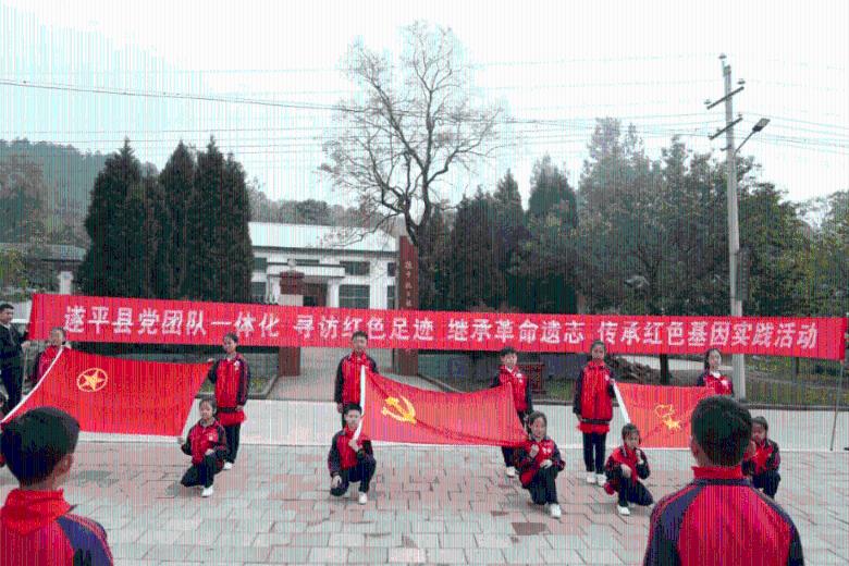 救援年轻女歌手