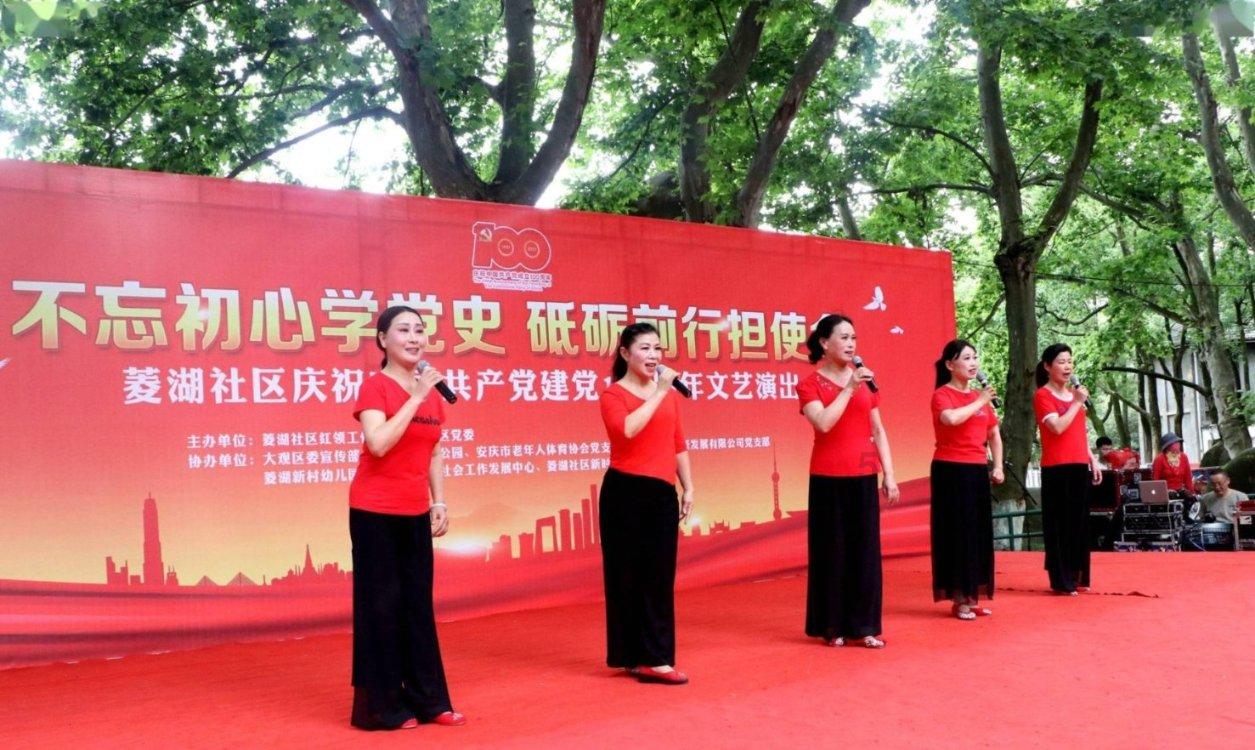 救援受困的鬃狼
