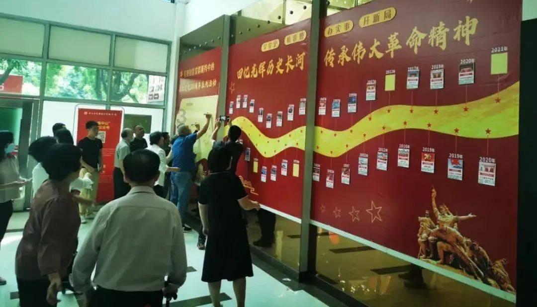 逃离黑白系房屋