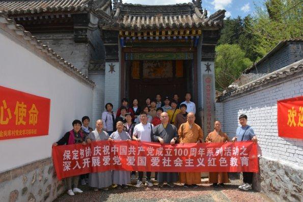 百米“巨龙”亮灯、制作“红粑粑”……哪些仪式感是你家里的“过年必备”？